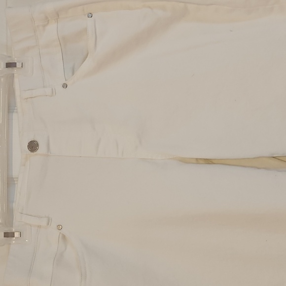 Women's White Cropped Frayed-Hem Jeans - Picture 5 of 14